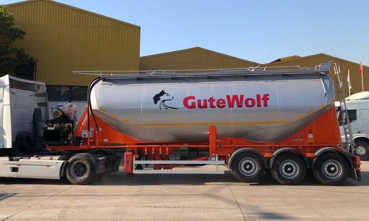 Полуприцеп цементовоз стальной Миллениум GuteWolf