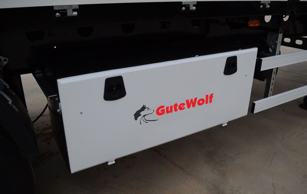 Полуприцеп бортовой GuteWolf